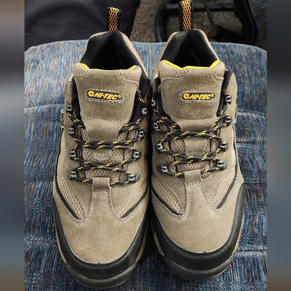 Men's Sz 9 Hi-Tec Skamania Shoes